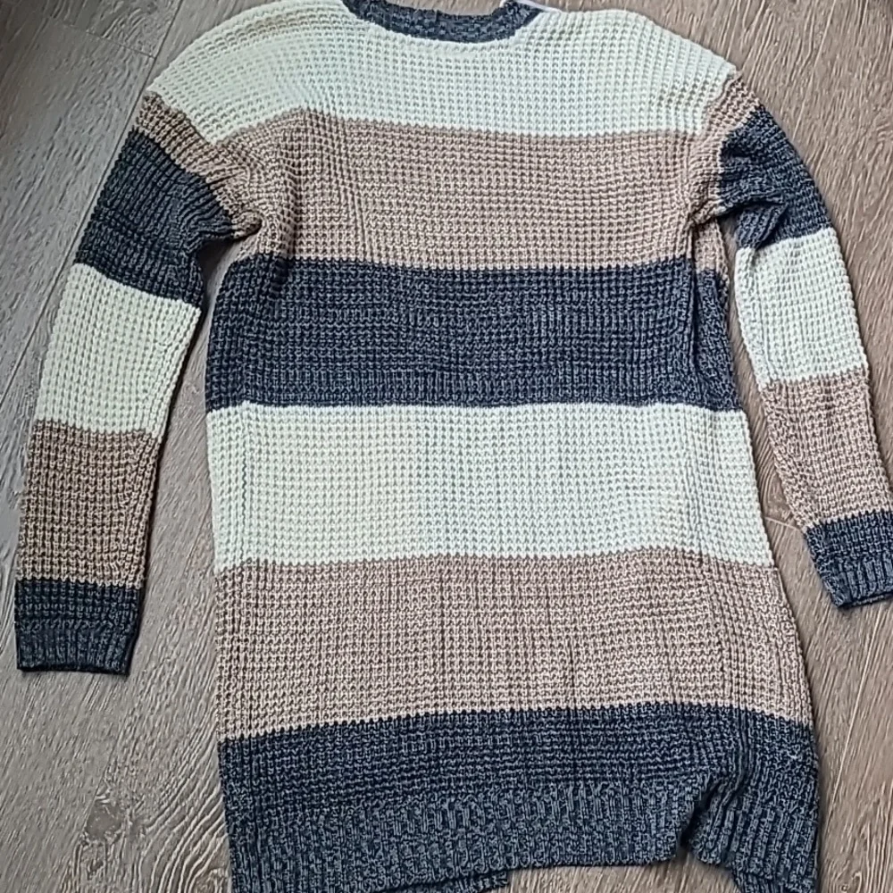 Cardigan - Picture 3 of 3